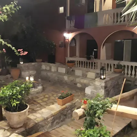 بيت ضيافة 2br Kitchenette Pool 6