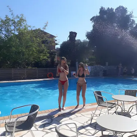 بيت ضيافة 2br Kitchenette Pool 6 3*
