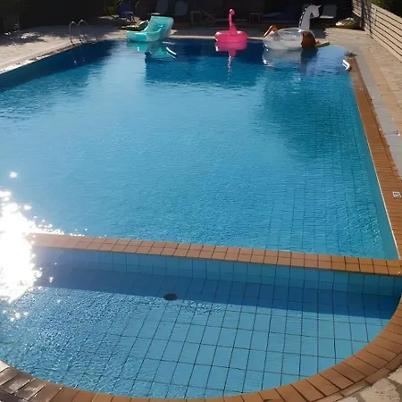 2br Kitchenette Pool 6 بيت ضيافة